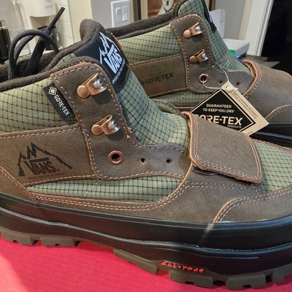 VANS MTE HALF CAB MOUNTAIN MID GORE TEX INSULATED BOOTS 2025 Men's Size 10 NEW